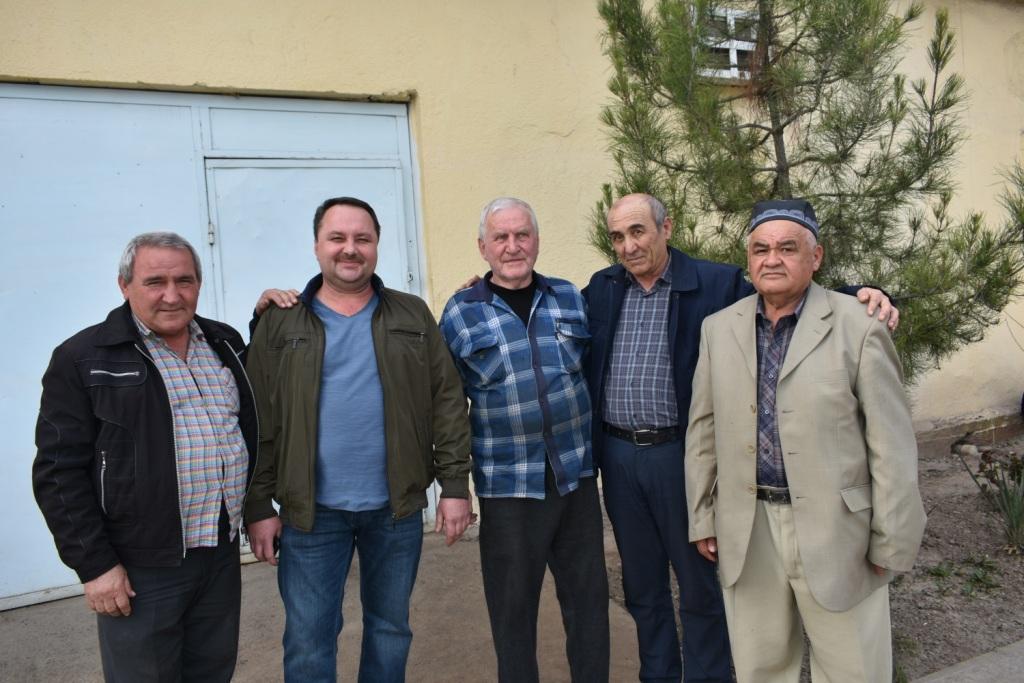 Igor Bogolyub (second from left) with his father (third from left) and friends. Photo: СABAR.asia