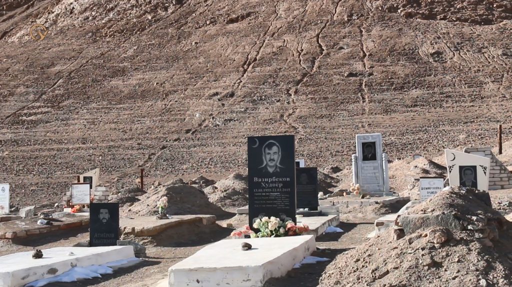 Совместное кладбище кыргызов и таджиков в Мургабе. Фото: CABAR.asia