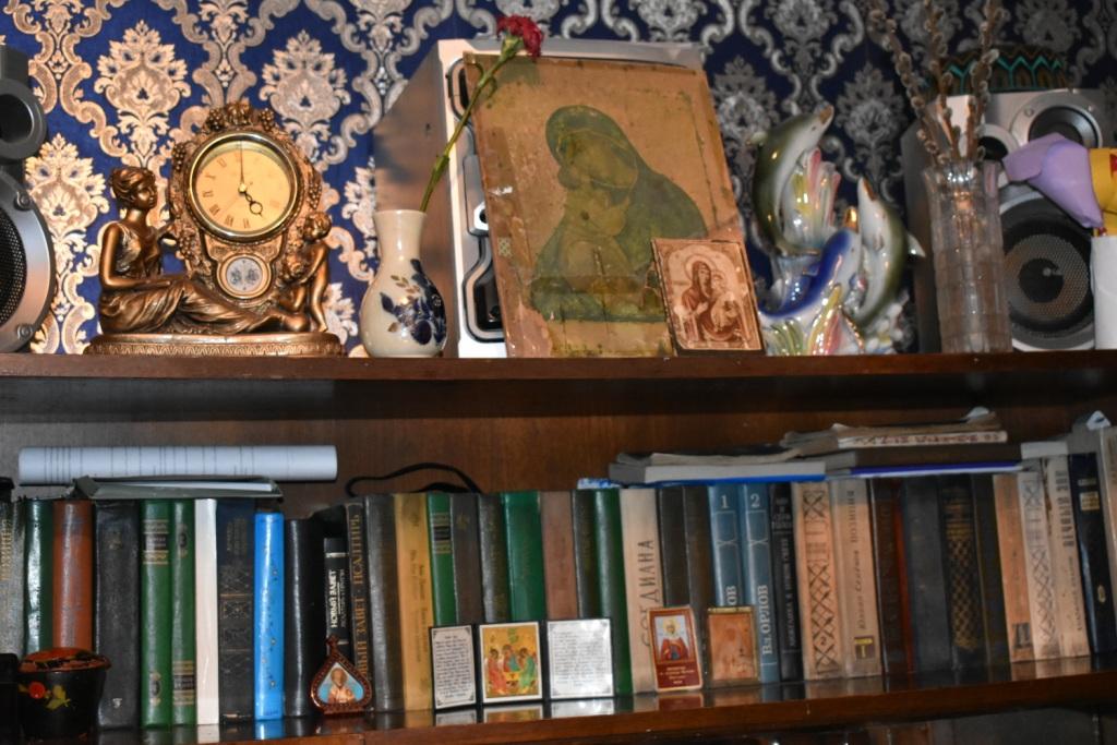 Icons in the house of Orthodox residents of Gissar. Photo: CABAR.asia